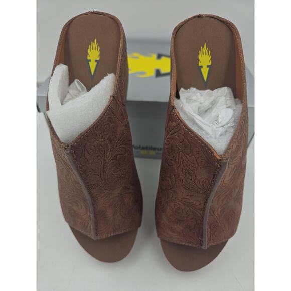 Volatile Carrier Whiskey Embossed Womens Size 8 Slide Wedge Platform Sandals